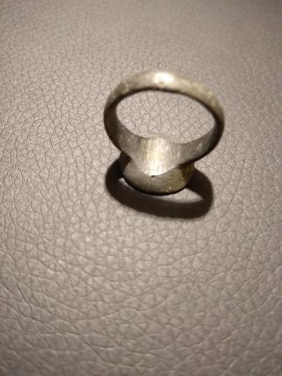 Bronzový prsten s koníkem