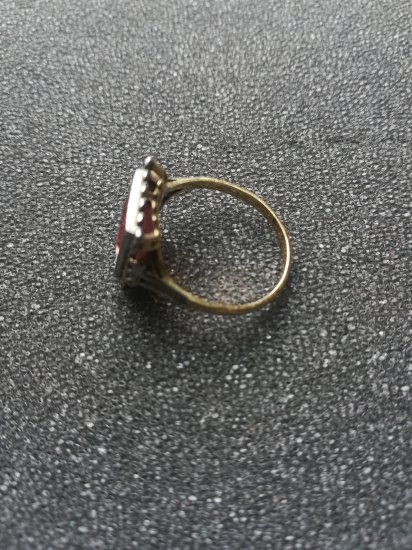 První zlatý prsten