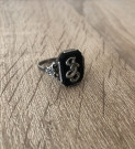 Stříbrný prsten s monogramem JS
