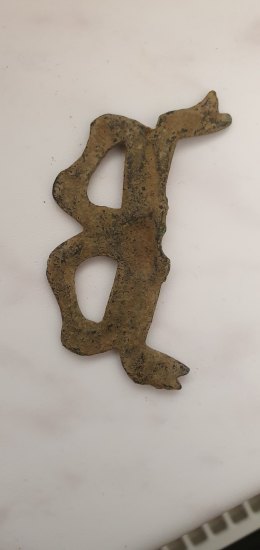 Bronzový kus něčeho(spona?)