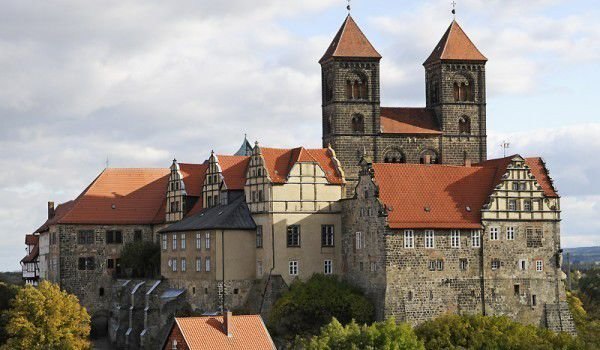 Firemní štítek s klášterem Quedlinburg