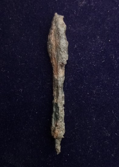 Šipka s trnovým řapem, cca 14 století