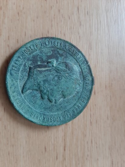 F.j. mince nebo medaile?