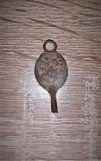 Klíček k hodinkám  ( asi cibule )