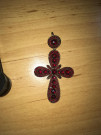 Kříž s Českým granátem