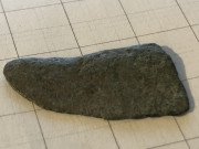 Fragment bronzového noze
