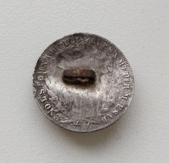 Stříbrňák-artefakt