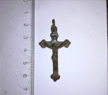 Křížek krucifix jarní 