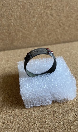 Prsten s kamínky