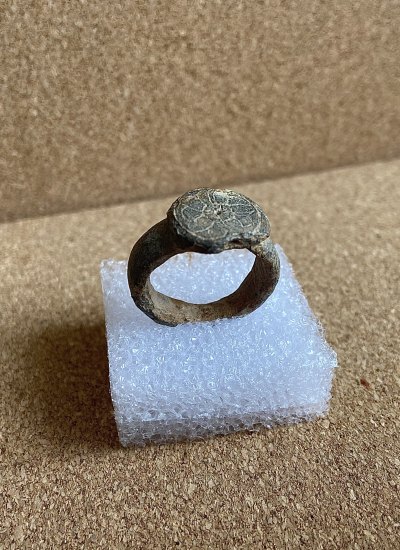 Prsten s kytičkou