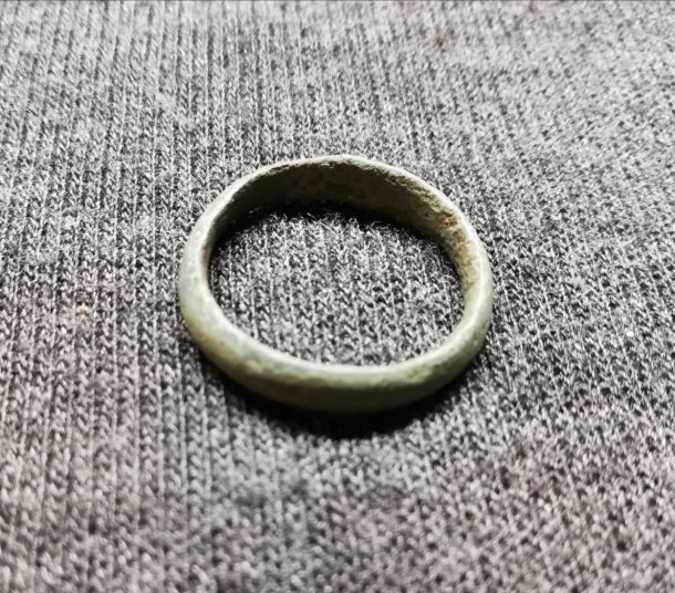 Starý bronzový prsten