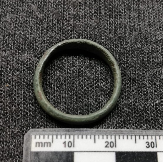 Starý bronzový prsten