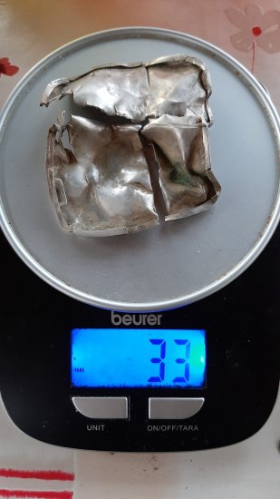 33 gramů