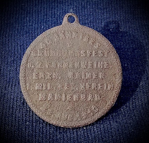Medaile 40. výročí svěcení praporu veteránského spolku v Mar. Lázní