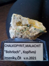 Chalkopyrit a malachit