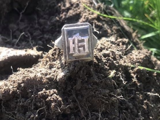 Ring s monogramem