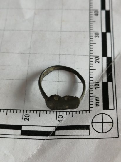 Bronzový hoodně starý prsten