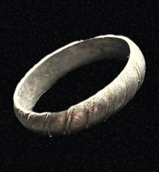 Stříbrný prsten (5)