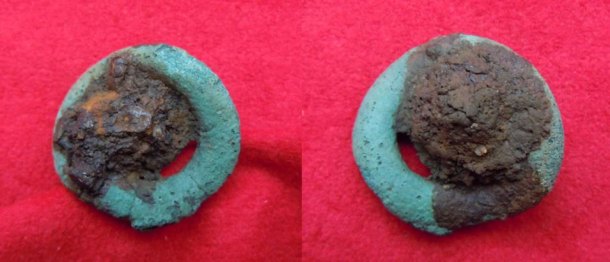 Bronzový kroužek se zbytkem železa