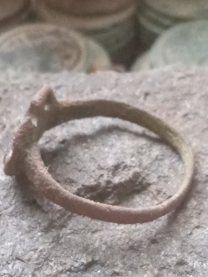 -- Středověký prsten --
