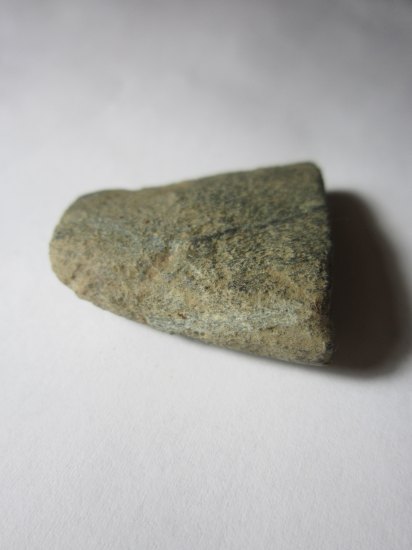 Fragment kamenné sekery