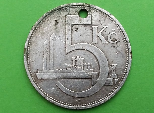 Přívěsek z mince 5 Kč.