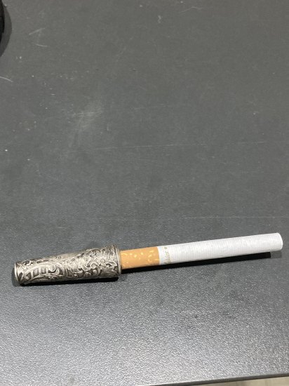 Stříbrná špička na cigaretu