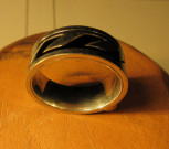 Prsten z nerezové oceli zdobený