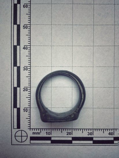 Bronzový zdobený prsten