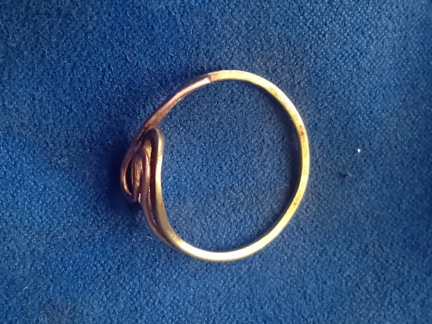 -- zlatý prsten--