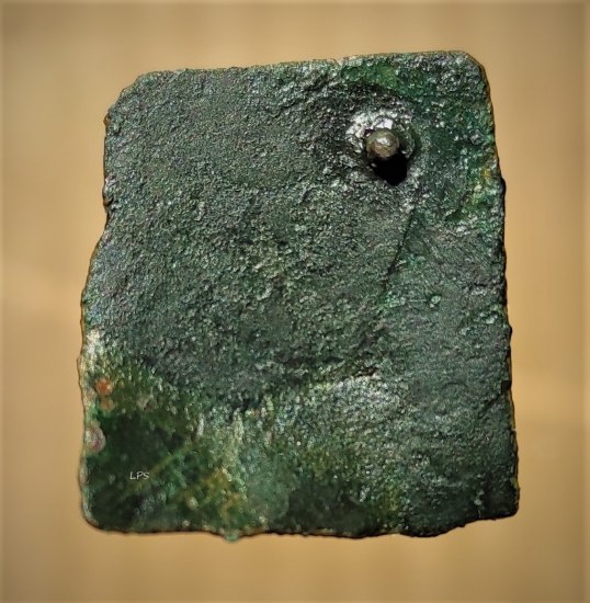Bronzová rytá destička z opasku- středověk
