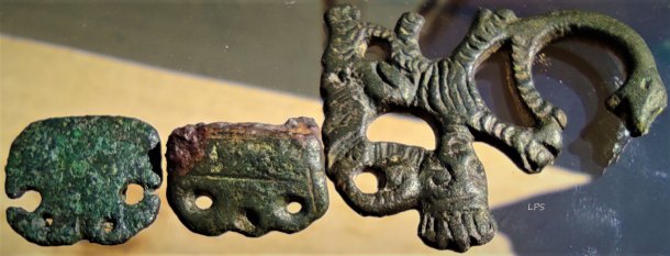 Bronzový zdobený lem nějakého železného nástroje