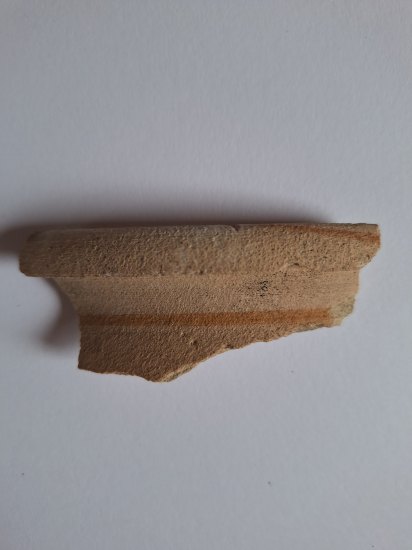 Malované fragmenty nádob. Středověk.