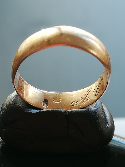 Prsten mám, ještě ženicha :)
