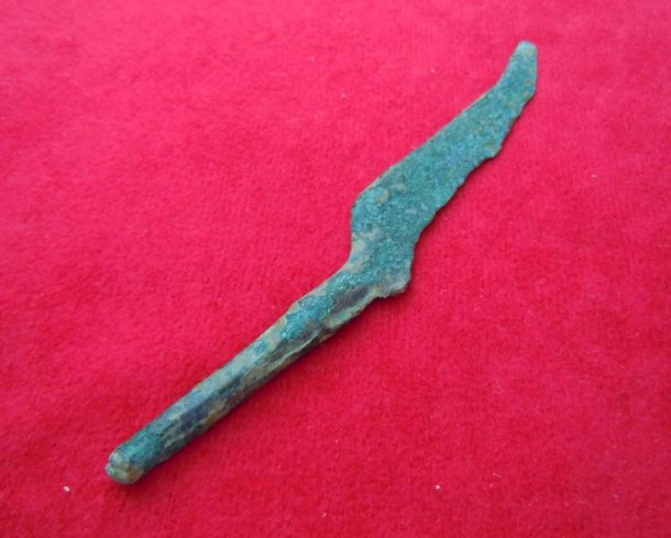 Malý bronzový nožík