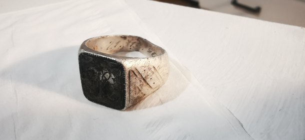 Stříbrný prsten?