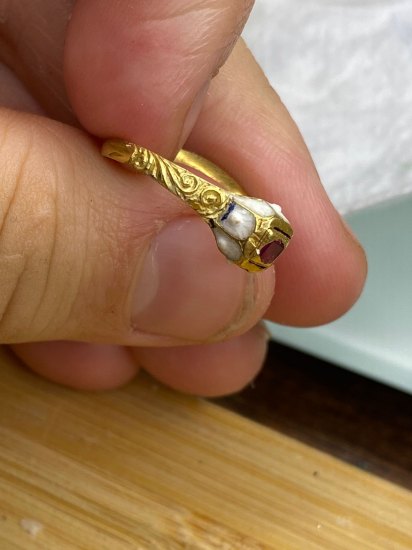 Zlatý prsten bez puncu