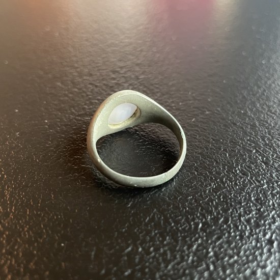 Bronzový prsten s kamínkem?