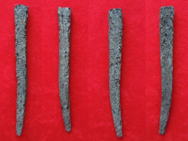 Železný zub ze středověkých rámových bran