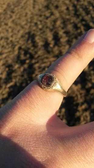 Prsten s kamenem