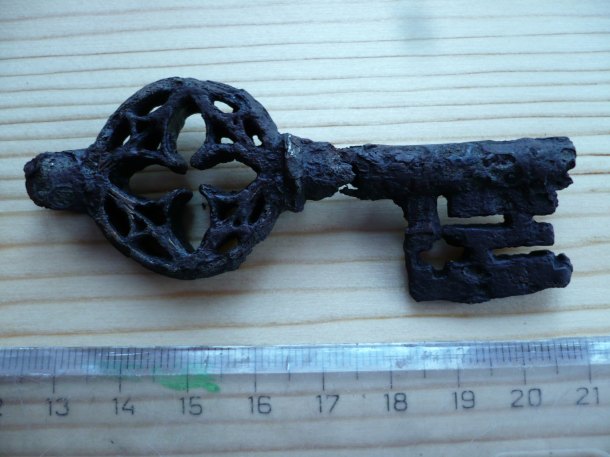 Klíč nalezený detektorem kovů
