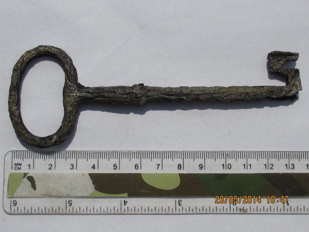 Klíč nalezen v lese