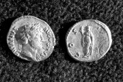 Denár Hadrianus Augustus