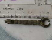 Bronz-část závěsu opaskové brašny-středověk