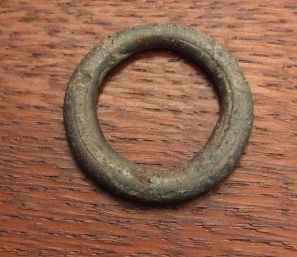 Bronzový kroužek - zdobený