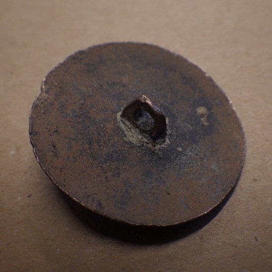 Knoflík štítový, bronz 32 mm