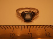 Stribrny prsten s kamenem