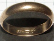 Zlatý snubní prsten německý