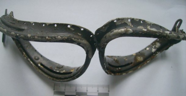 Obroučky z vojenských brýlí