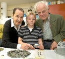 Devítiletý chlapec nalezl tisíce stříbrných mincí